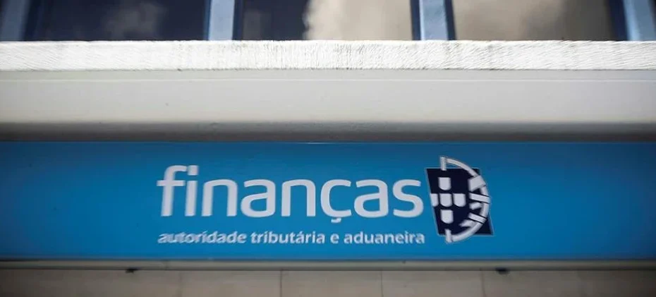 Logotipo fachada Finanças