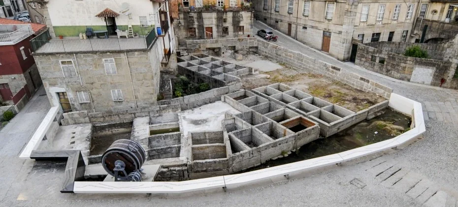 Tanques de curtimenta no bairro de Couros em Guimarães