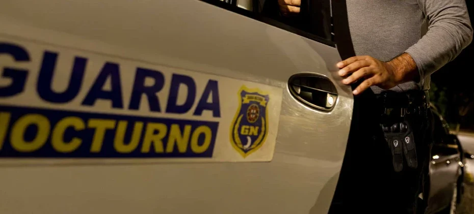 Guarda-Noturno no seu carro