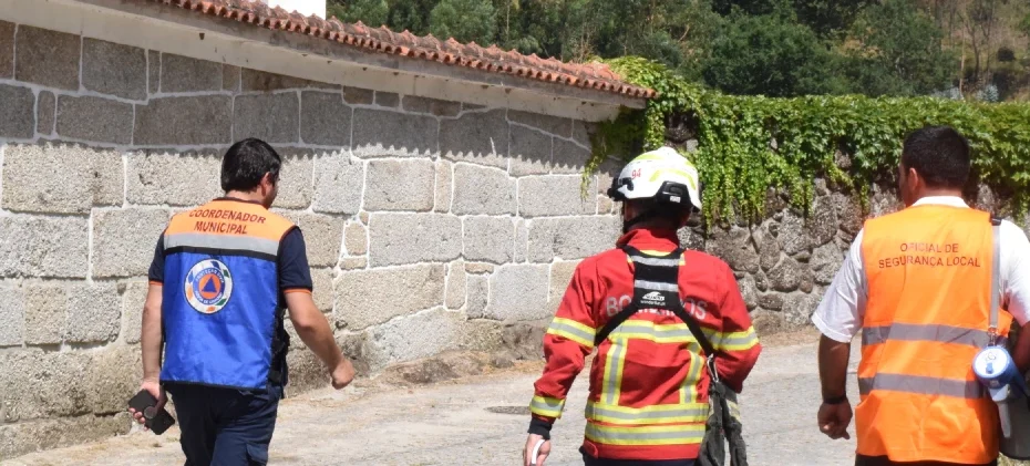 Oficial de segurança, bombeiro e proteção civil